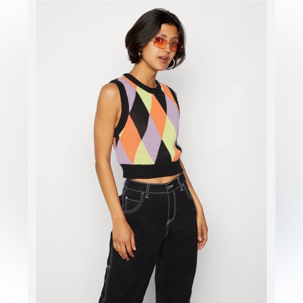 #87 NWT Neon and Nylon colourful sweater vest in size small